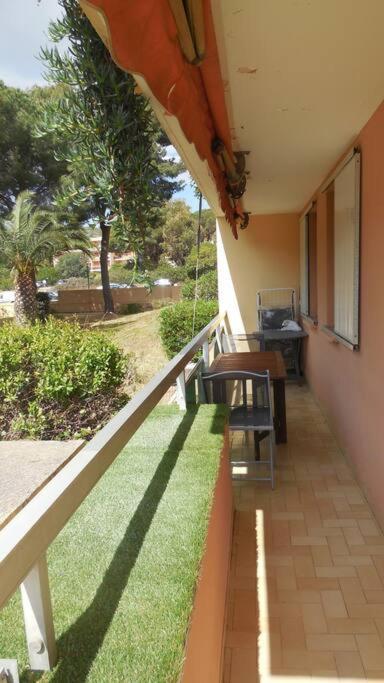 Agreable T3, Bormes Les Mimosas Apartment Bagian luar foto